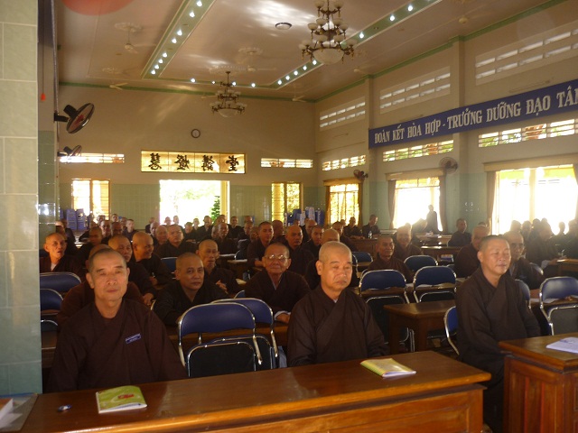 Tien Giang: the summer retreat course  at Vĩnh Trang Pagoda learns about the Constitution in 2013